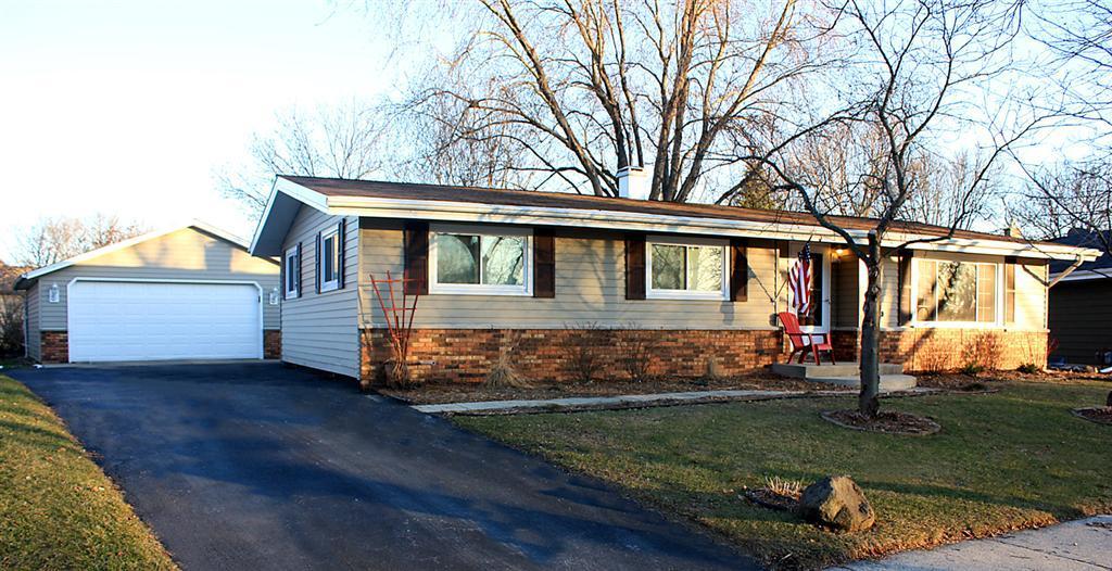 1871 Davis Ln, Waukesha, WI 53189