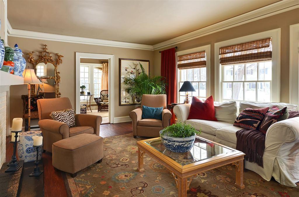 6714 W Wells St, Wauwatosa, WI 53213