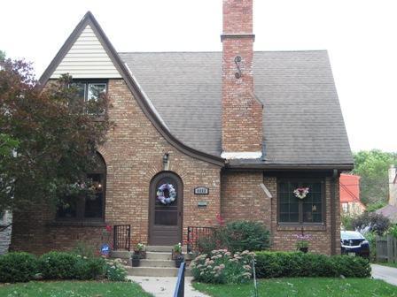 4868 N Woodburn Ave, Whitefish Bay, WI 53217