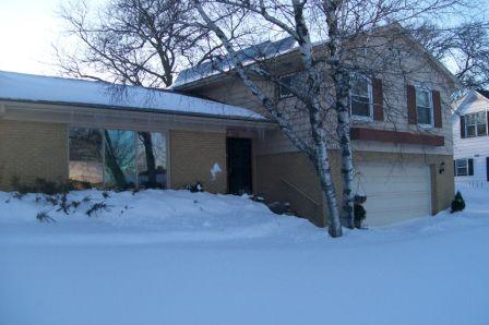 320 Merrie Ln, Racine, WI 53405