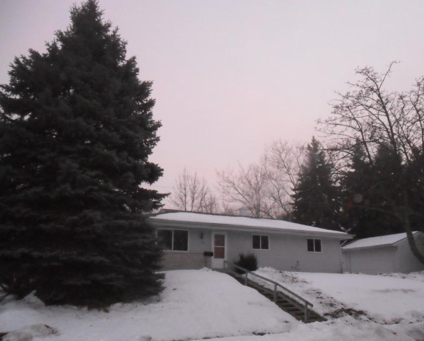 1109 Birch Dr, Waukesha, WI 53188