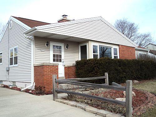 4615 N 100th St., Wauwatosa, WI 53225