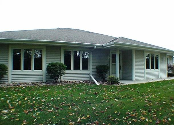 607 Hartford Sq, Hartford, WI 53027