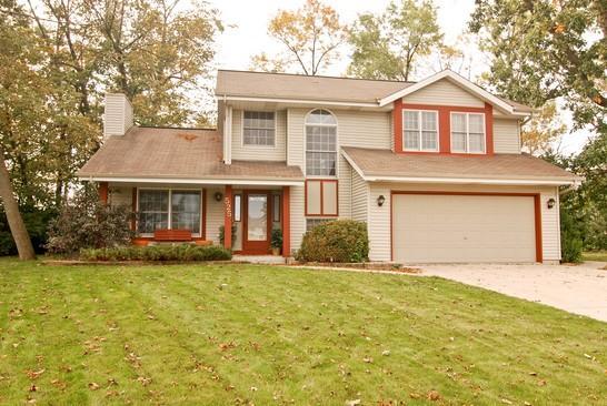 525 E Mary Ln, Oak Creek, WI 53154