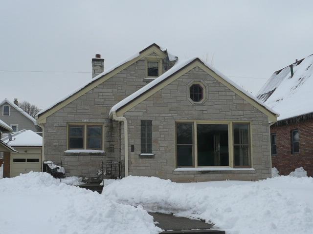 2518 N 63rd St, Wauwatosa, WI 53213