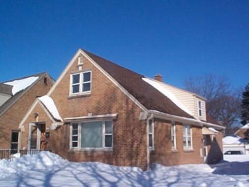 3322 W Lakefield Dr, Milwaukee, WI 53215