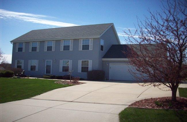 3923 W Anthony Dr, Franklin, WI 53132