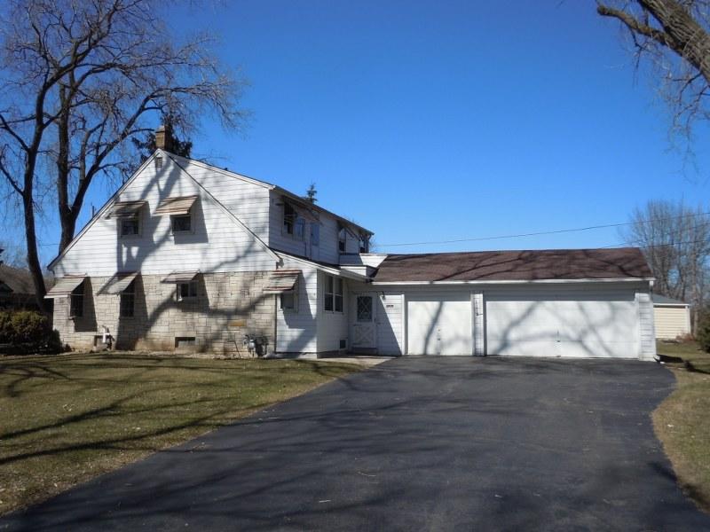 1720 W Fairfield Ct., Glendale, WI 53209