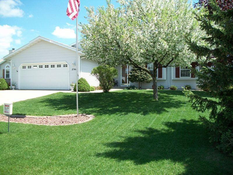 2741 Glenview Ct, East Troy, WI 53120