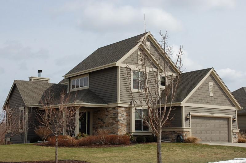 1132 Canary Ln, Grafton, WI 53024