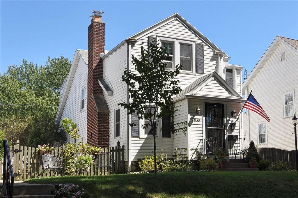 4930 N Larkin St, Whitefish Bay, WI 53217