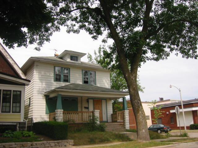 5067 N 37th St, Milwaukee, WI 53209