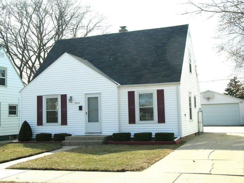 2214 West Lawn Ave, Racine, WI 53405