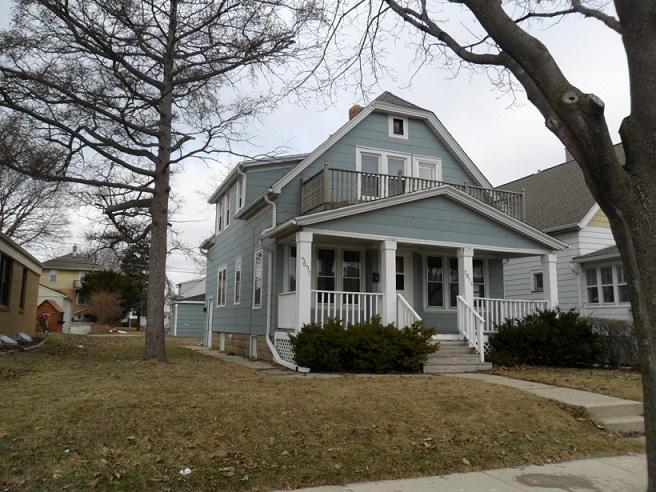 2055 S 74th St, West Allis, WI 53219