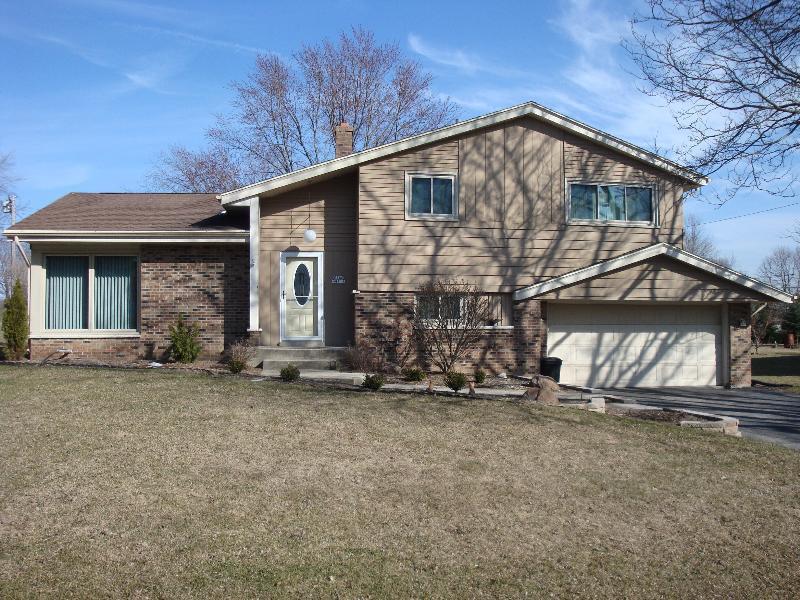 W160N9516 Chippewa Dr., Menomonee Falls, WI 53051