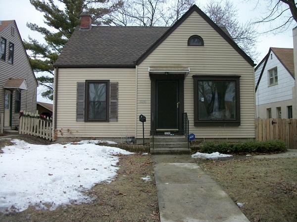 3230 N 81st St, Milwaukee, WI 53222