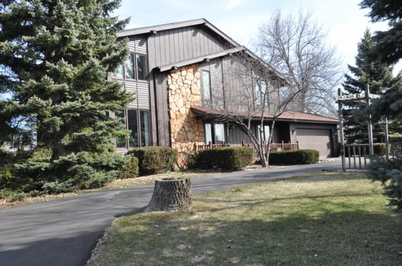 3522 W Hilltop Ln, Franklin, WI 53132