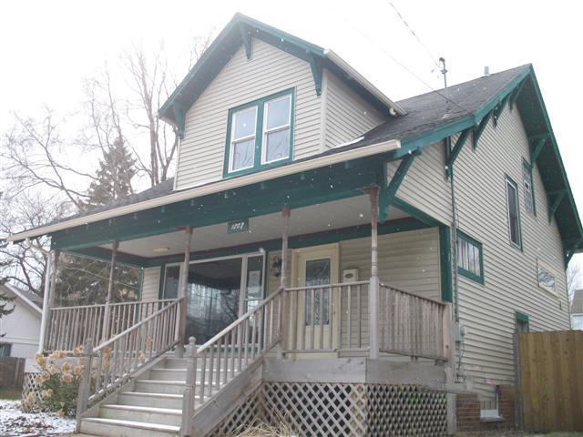 1203 75th St, Kenosha, WI 53143