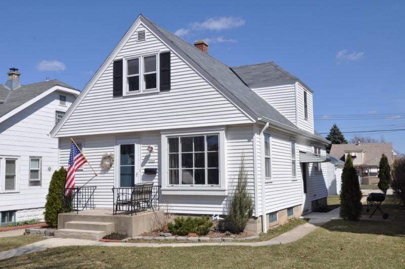 2864 S 48th St, Milwaukee, WI 53219