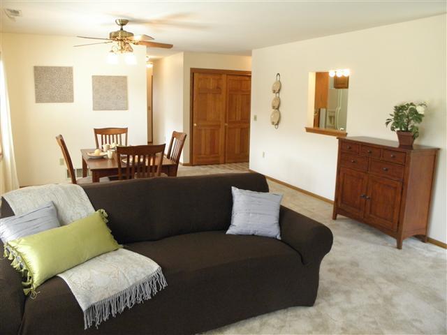 556 Hartford Sq., Hartford, WI 53027