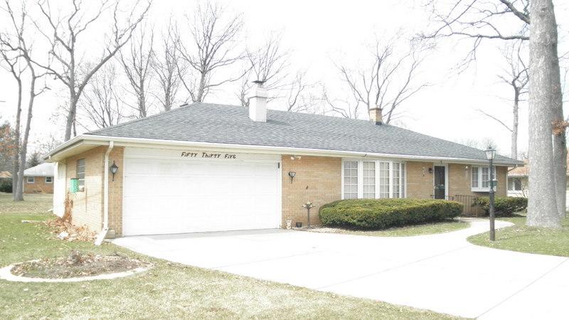 5035 S 34th St, Greenfield, WI 53221