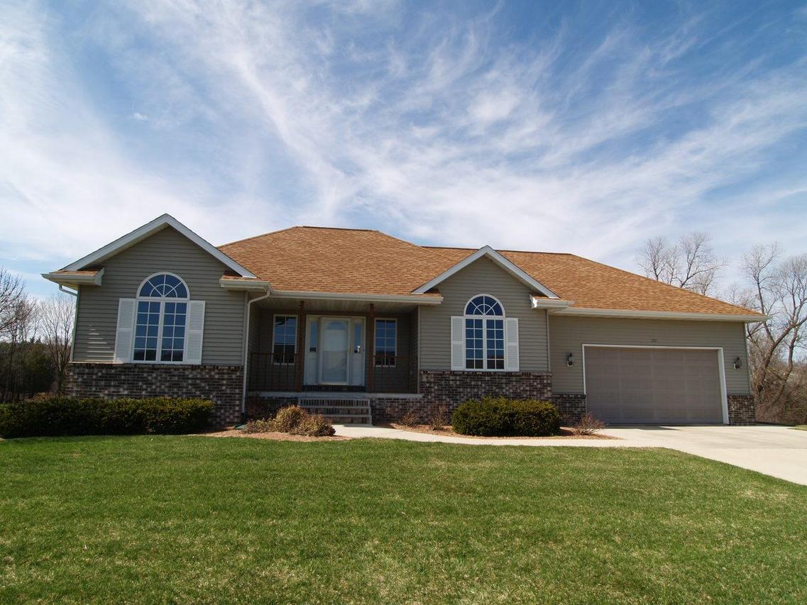 270 Dream Catcher Dr, Kewaskum, WI 53040