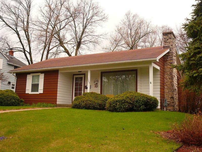 1005 E Racine Ave, Waukesha, WI 53186