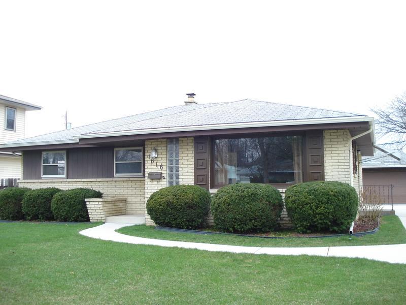 1616 Mackinac Ave, South Milwaukee, WI 53172