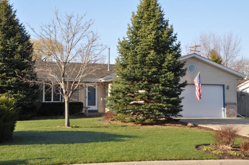 2797 Thomas Dr, East Troy, WI 53120