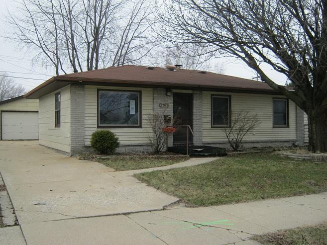 2518 Diane Ave, Racine, WI 53404