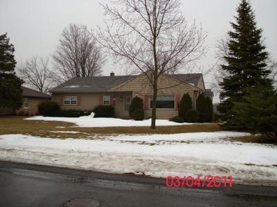223 Macarthur Dr, Mukwonago, WI 53149