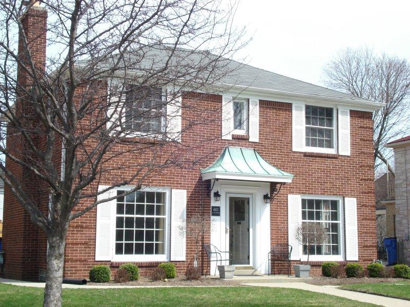 4652 N Wildwood Ave, Whitefish Bay, WI 53211