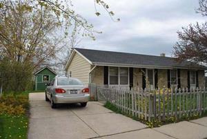 2022 Dixie Dr., Waukesha, WI 53189