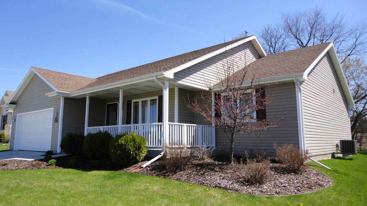 741 N Joshua Ln, Lake Geneva, WI 53147