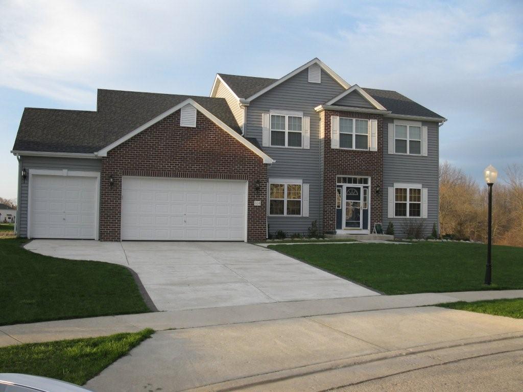 504 Acacia Dr, Saukville, WI 53024