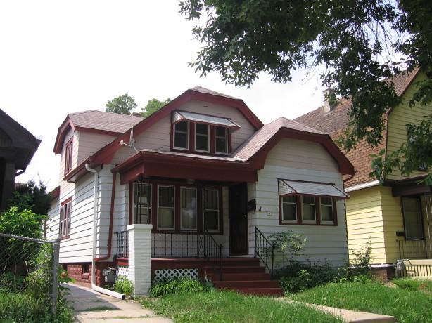 907 N 37th St, Milwaukee, WI 53208