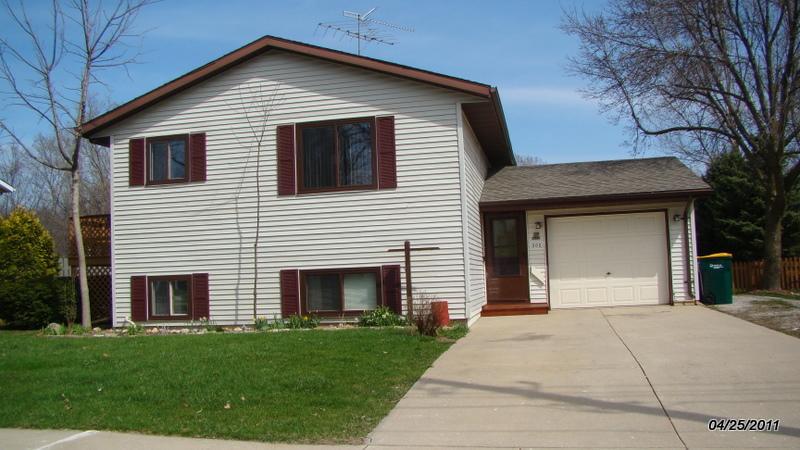 808 W Court St, Elkhorn, WI 53121