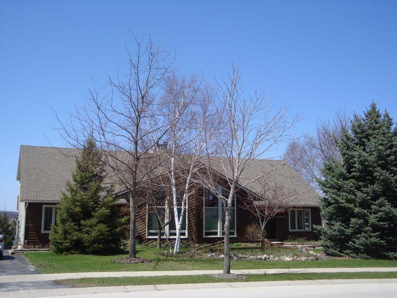 921 S Imperial Dr #925, Hartland, WI 53029