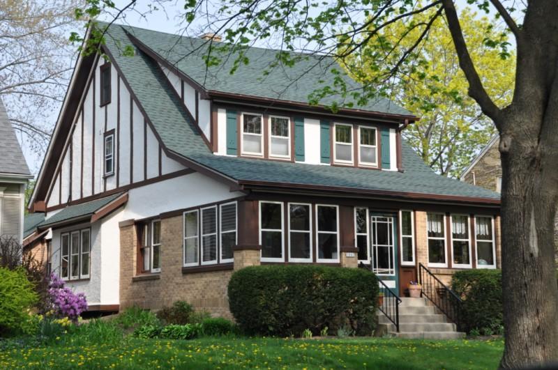 1843 N 84th St, Wauwatosa, WI 53226