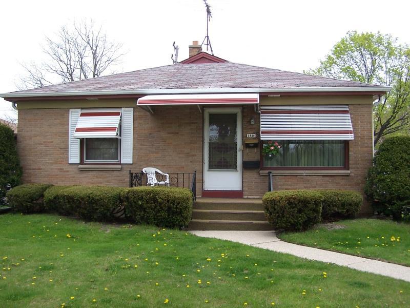 1800 W Howard Ave., Milwaukee, WI 53221