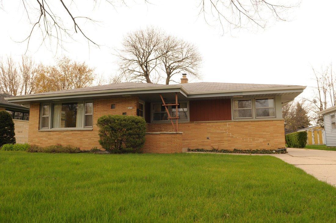 5430 N Shasta Dr., Glendale, WI 53209