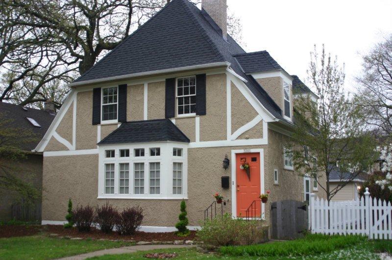 5241 N Idlewild Ave, Whitefish Bay, WI 53217