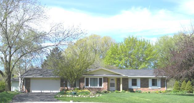 6585 N Bethmaur Ln, Glendale, WI 53209