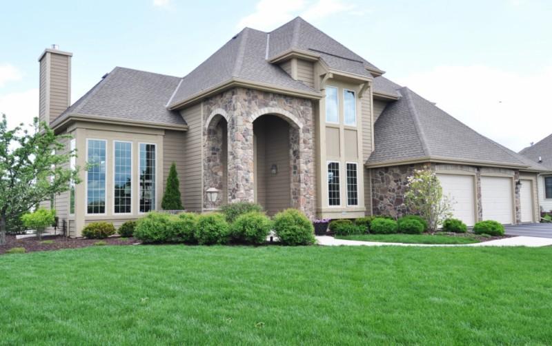 1726 Cool Water Crescent, Oconomowoc, WI 53066