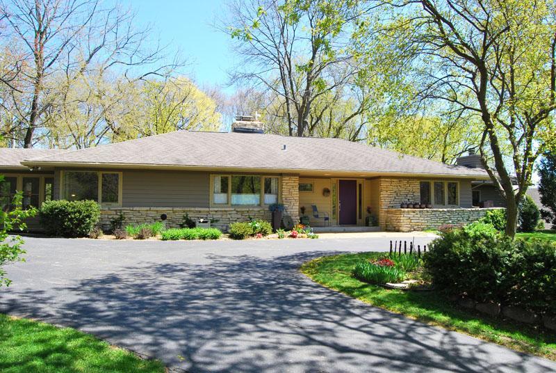 6500 N Elm Tree Rd, Glendale, WI 53217