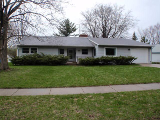 1018 E Wabash Ave, Waukesha, WI 53186