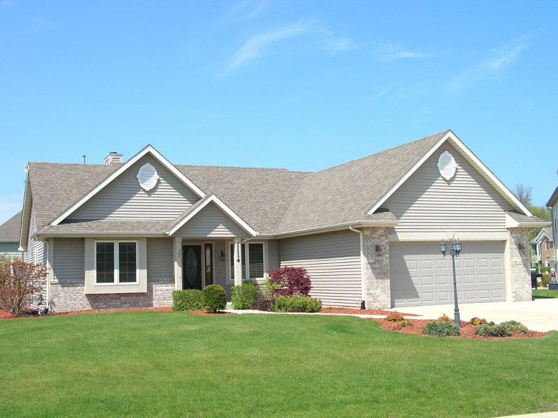 1114 Springfield Ln., Caledonia, WI 53402