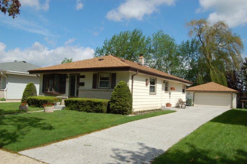 8624 W Holt Ave., Milwaukee, WI 53227