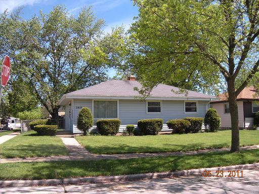2414 82nd St, Kenosha, WI 53143
