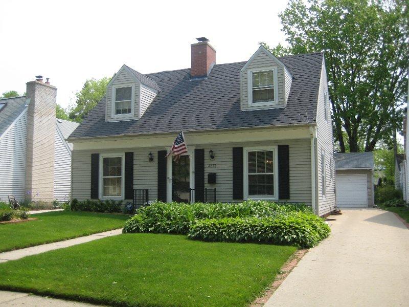 4858 N Sheffield Ave, Whitefish Bay, WI 53217